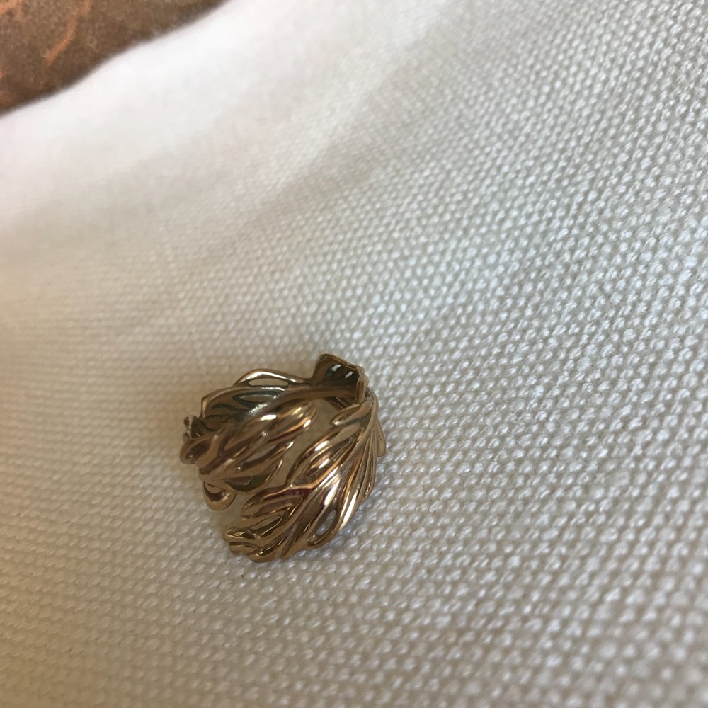 Stella and Dot Gold Feather ring